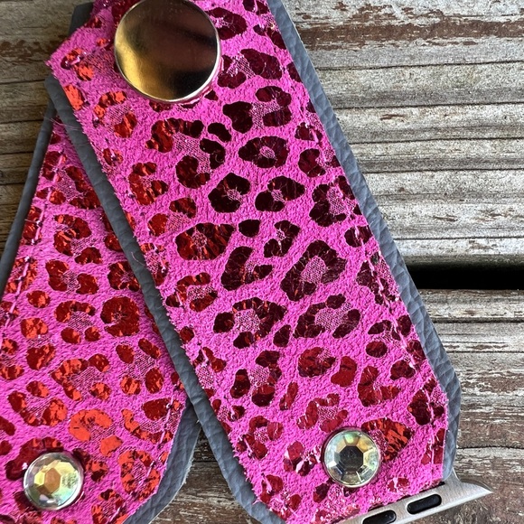 Pink leopard on grey leather Apple Watch band - Picture 10 of 10